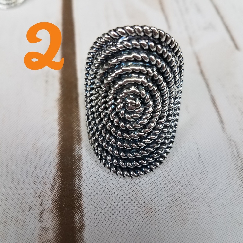Vintage Carved Silver Plated Rings - Picture 3 of 8